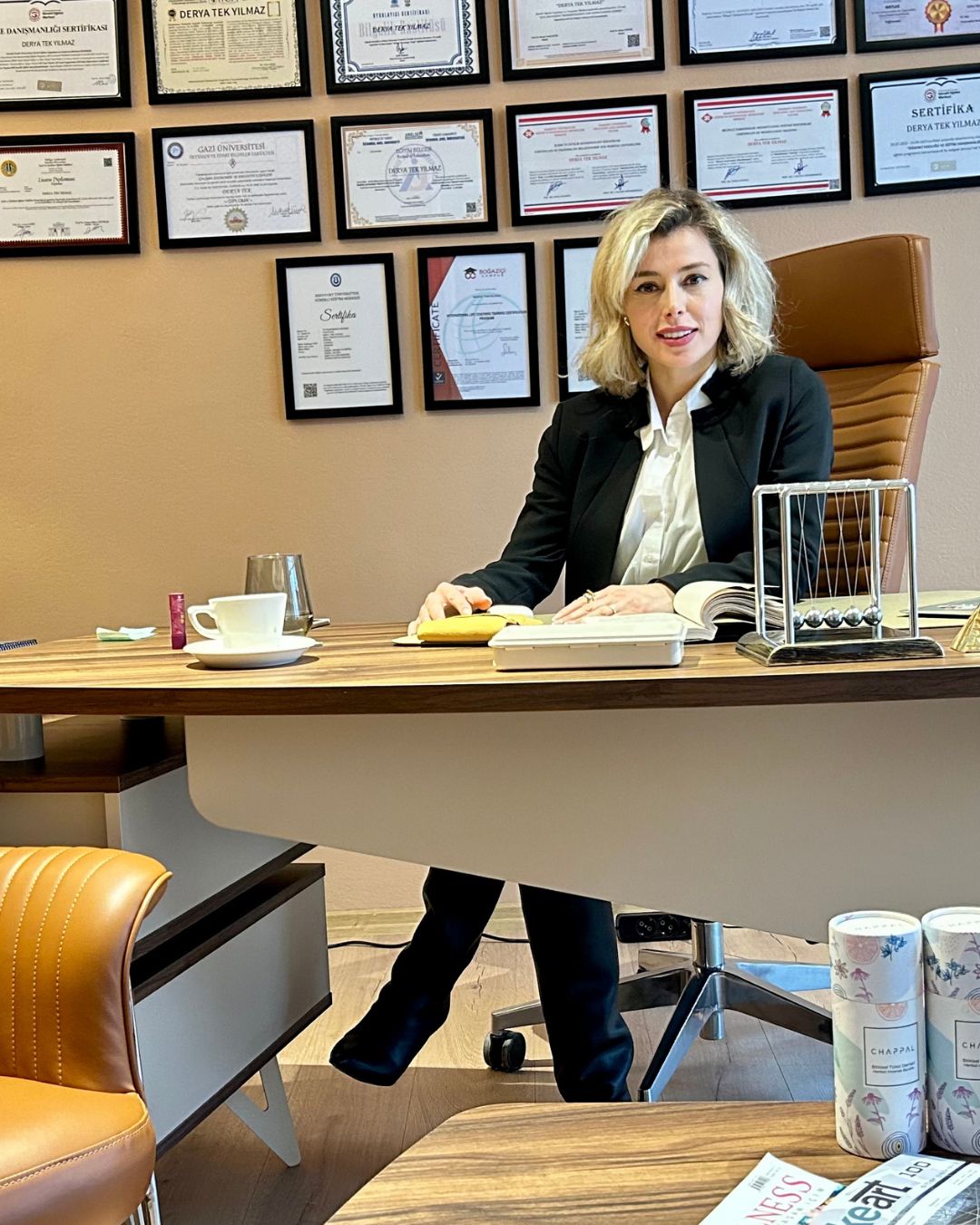 Derya Tek Yılmaz ofisinde